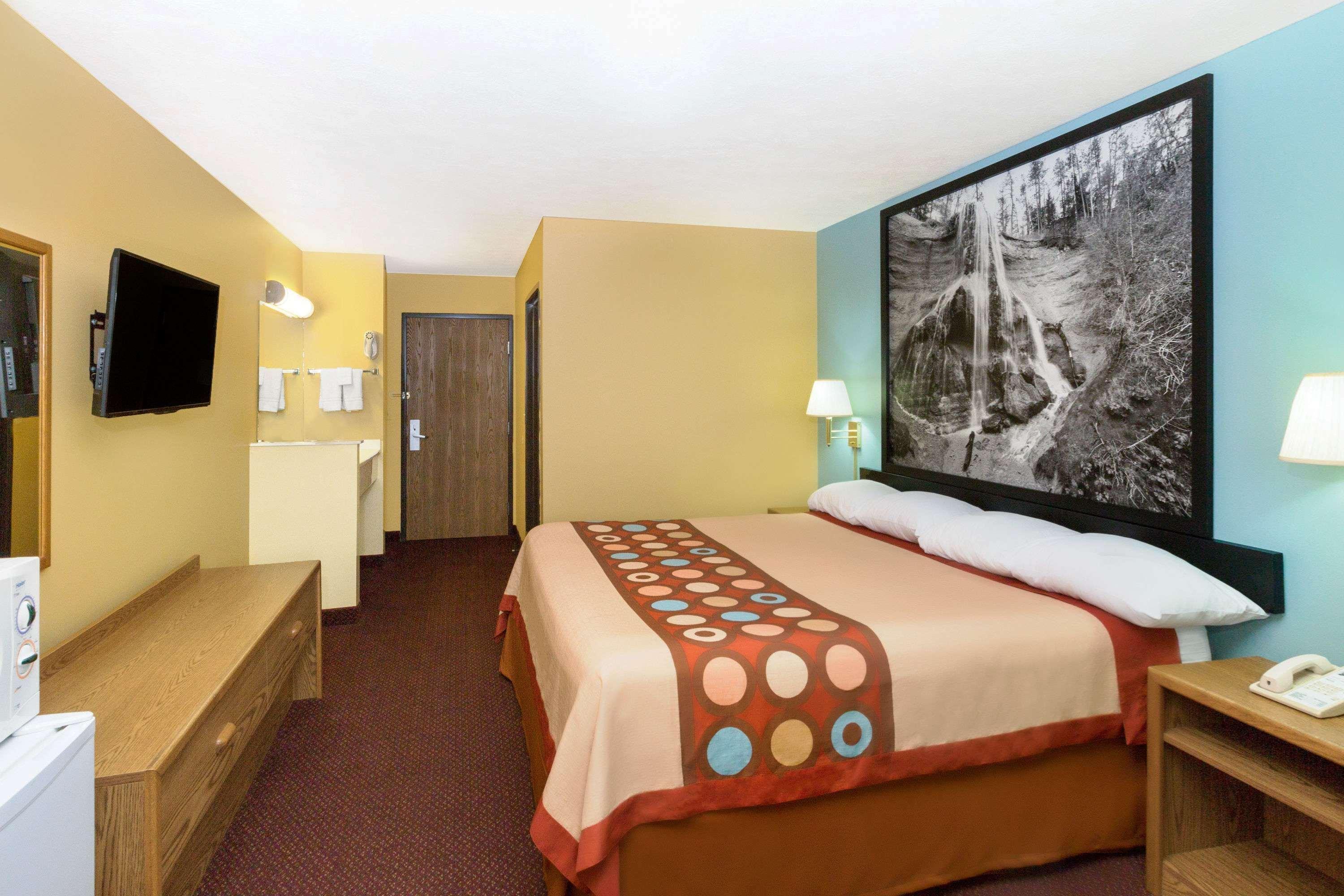 Super 8 By Wyndham Crete Motel Exterior photo